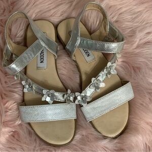 Kids size 3 Steve Madden floral sanders